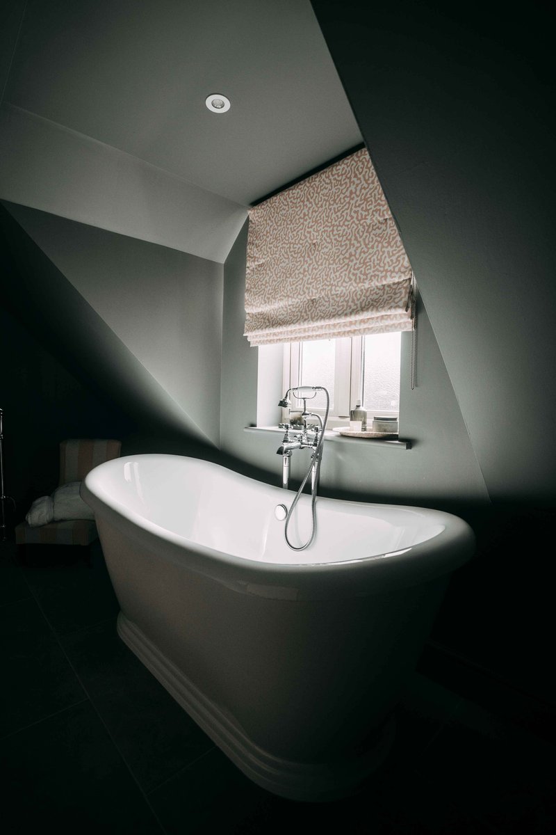 Slipper bath side view in ambient light
